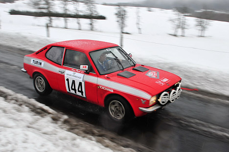 Med en tiendeplads i 2009 er Lars Bækkelund og Arne Pagh i deres Fiat 128 Coupe fra 1972 blandt de absolutte favoritter i Rallye Monte-Carlo Historique.